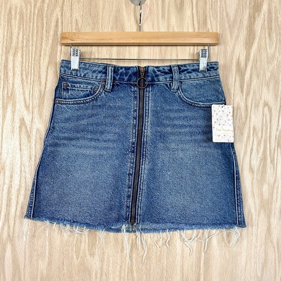 Free People Zip It Up Frayed Jean Skirt NEW - Picture 3 of 9